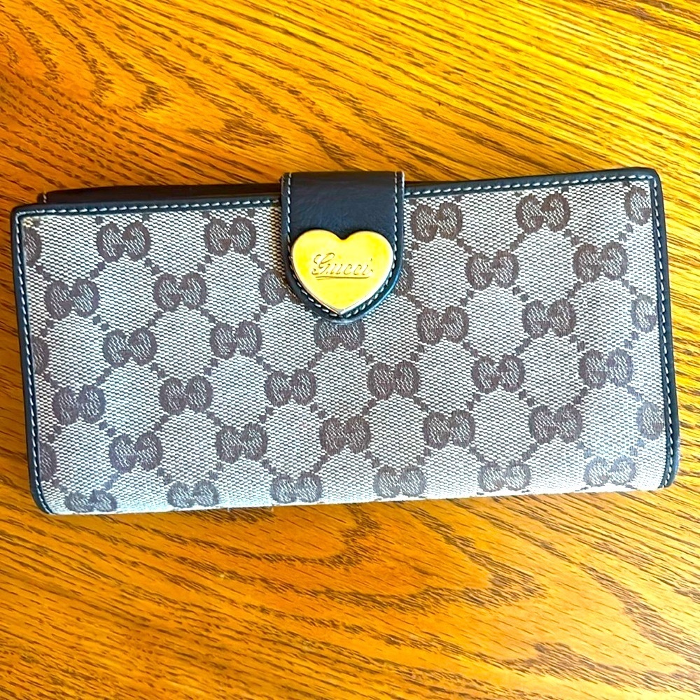 GUCCI GG Crystal Canvas & Leather with dust bag. EUC